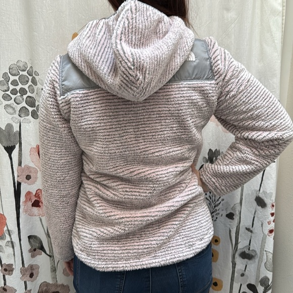 Girl’s The North Face Oso Fuzzy Pink & Grey Striped Full Zipper Jacket. Size XL - Picture 7 of 16